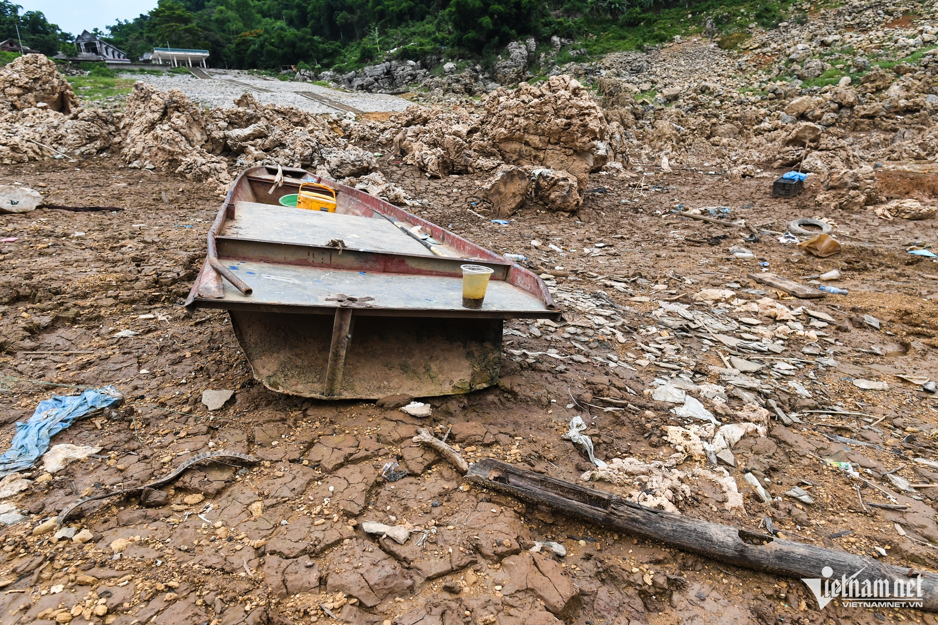 W-dap thuy dien Hoa Binh   can nuoc 7.jpg