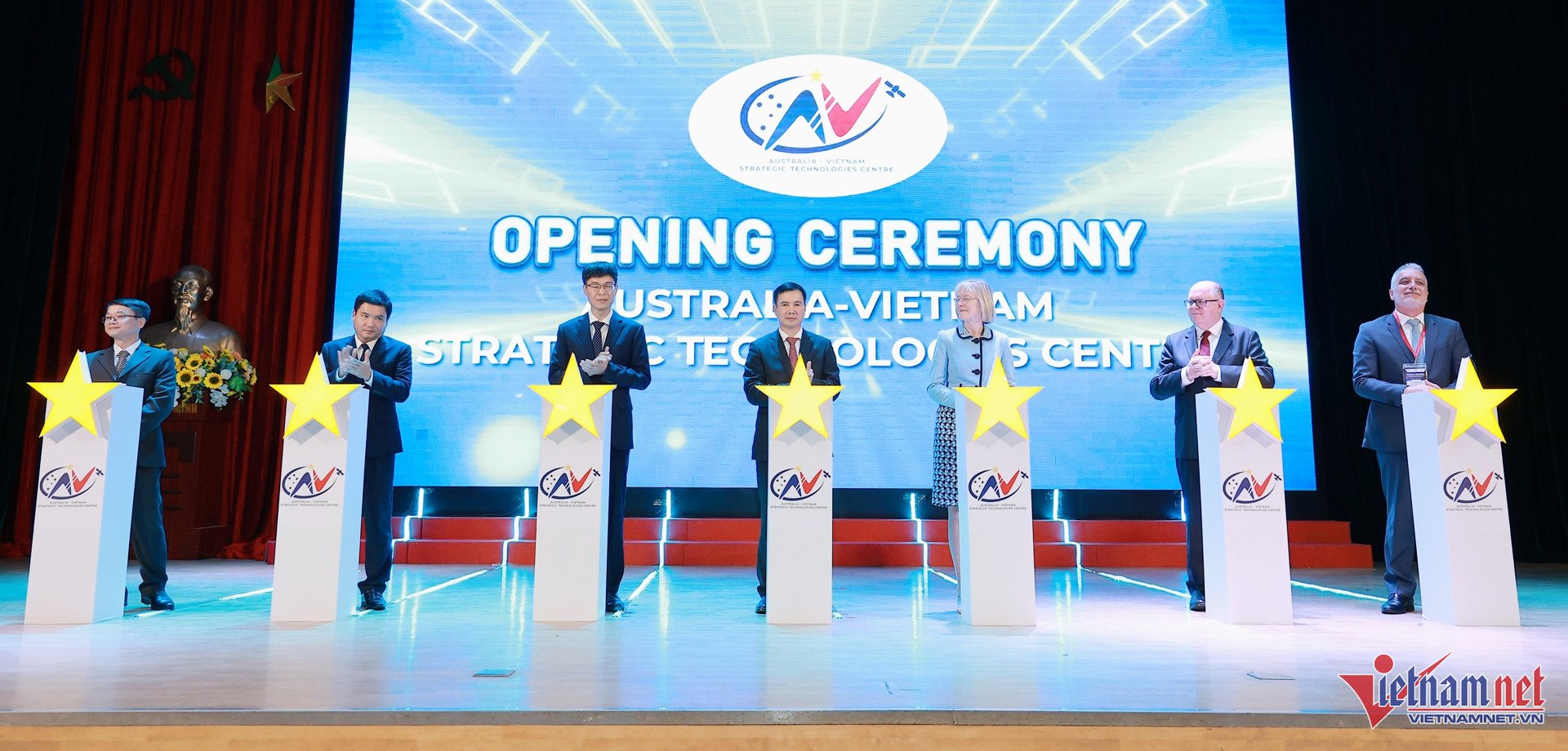 W-trung tam cong nghe chien luoc 02 1.jpg