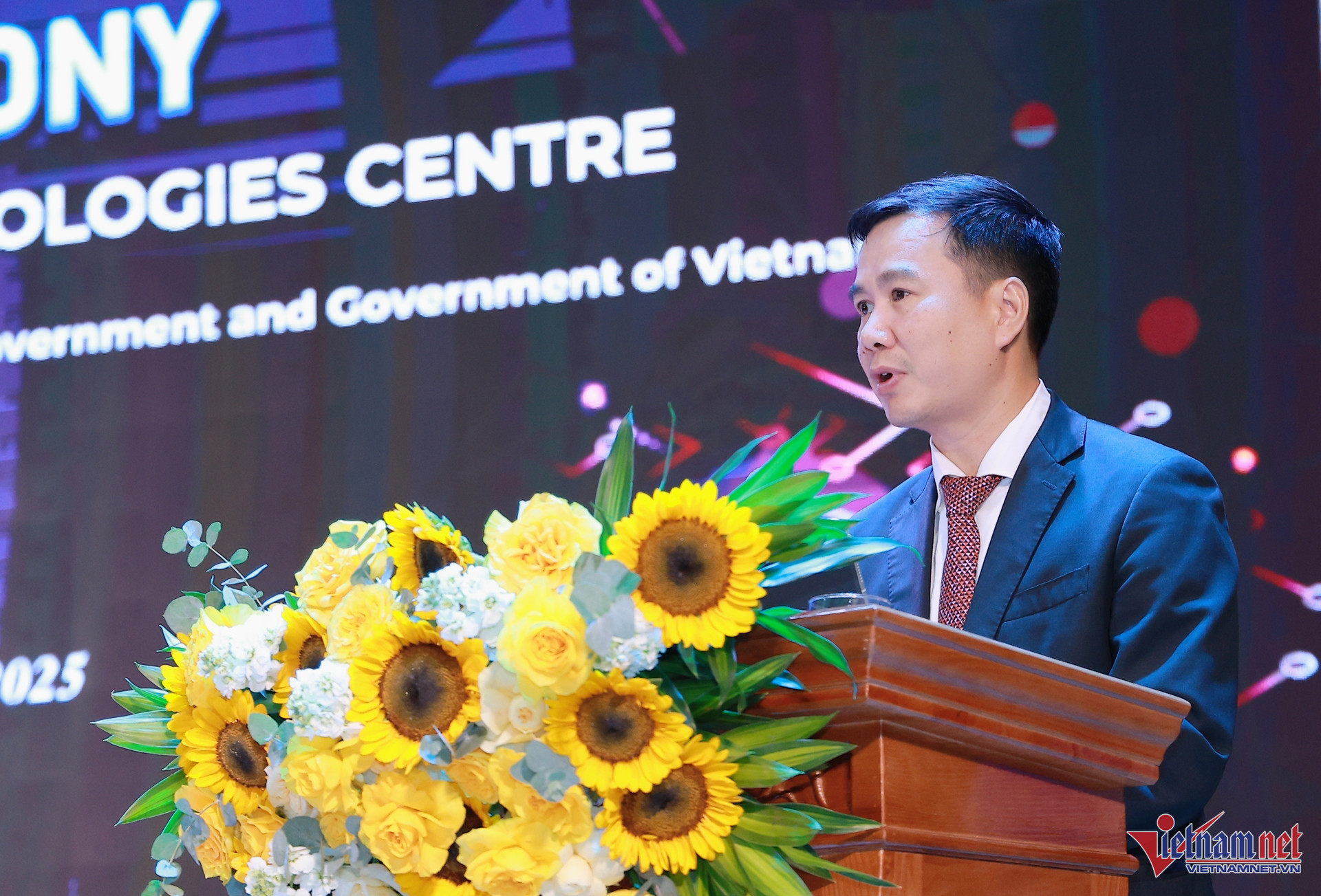 W-trung tam cong nghe chien luoc 05 1.jpg