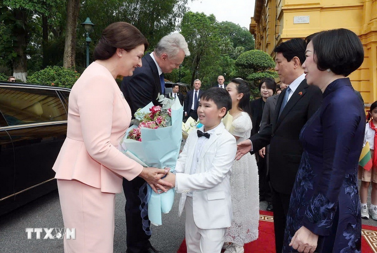 1206 chu tich nuoc viet nam litva 2.jpg