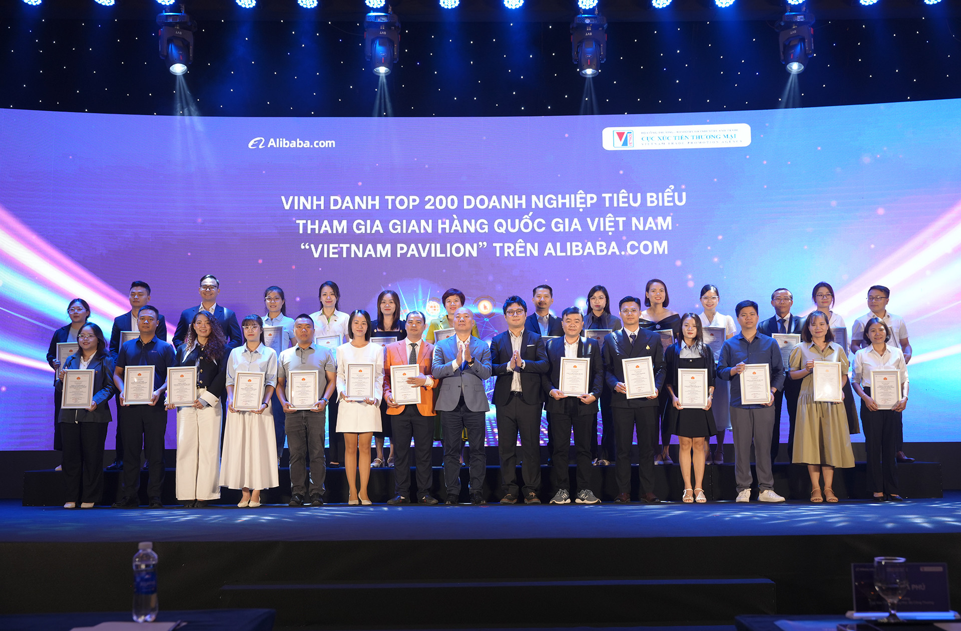 200 Doanh Nghiệp Tiêu Biểu tham dự Gian Hàng Quốc Gia Việt Nam giai đoạn 2025 2026.JPG