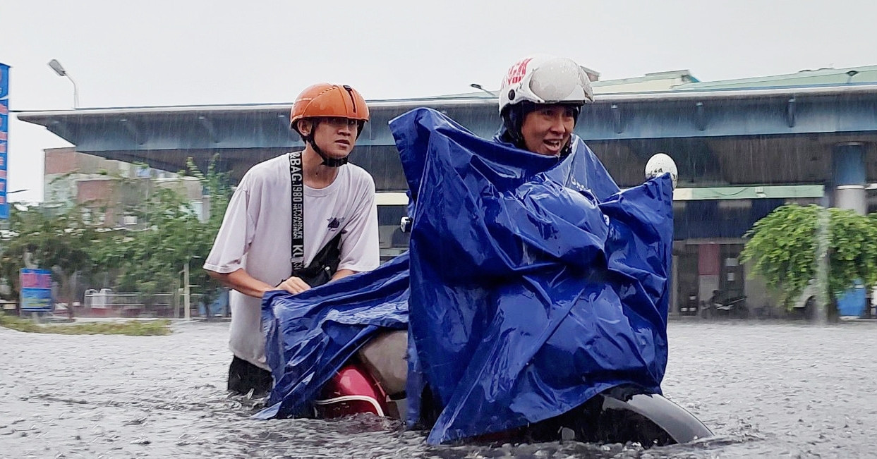 Dự báo thời tiết 12/6/2025: Bão số 1 tăng cấp, vùng mưa lớn mở rộng đến Hà Tĩnh