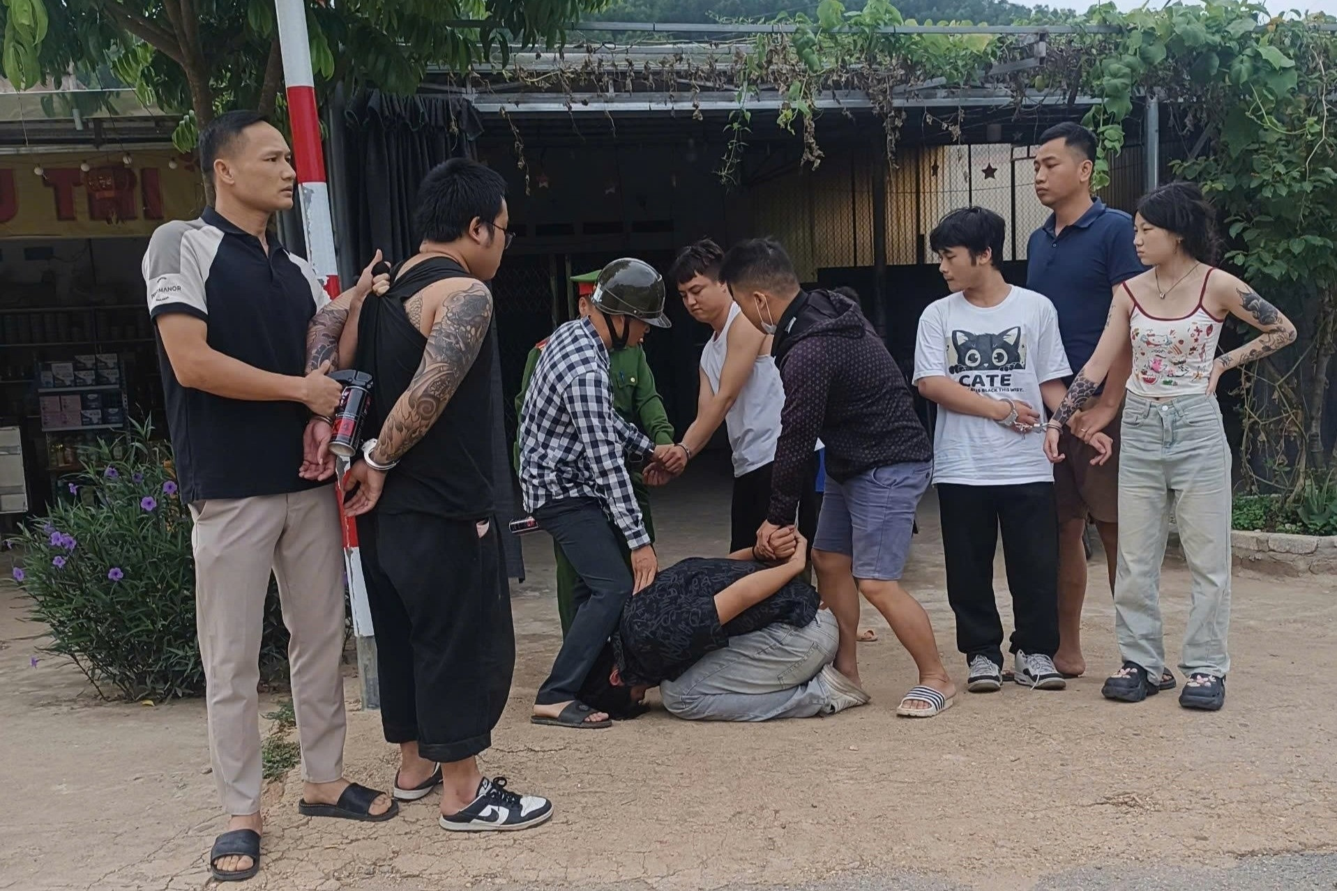 4 người Trung Quốc xịt hơi cay, cướp ô tô trên cao tốc ở Thanh Hóa