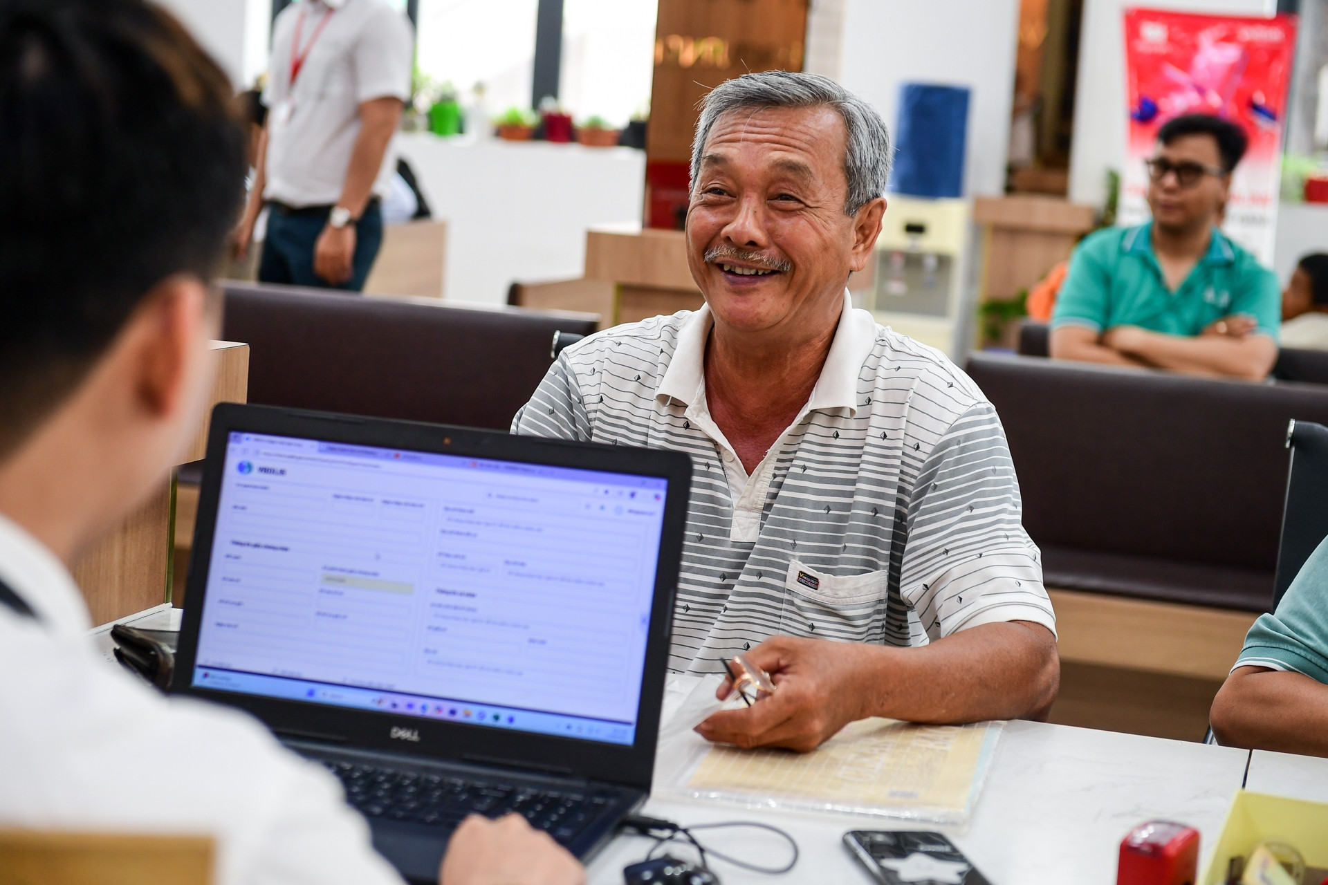 Người dân TPHCM thốt lên 4 từ khi thủ tục hành chính rút từ 5 ngày xuống 1 ngày