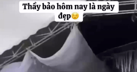 Chú rể Quảng Nam thẫn thờ nhìn rạp cưới ngập lư...
