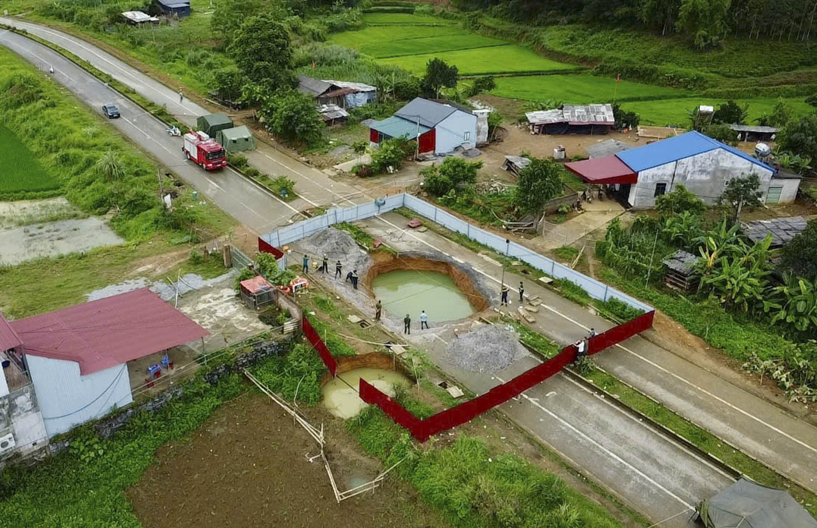 Dừng tìm kiếm nạn nhân nghi mất tích ở 'hố tử thần'