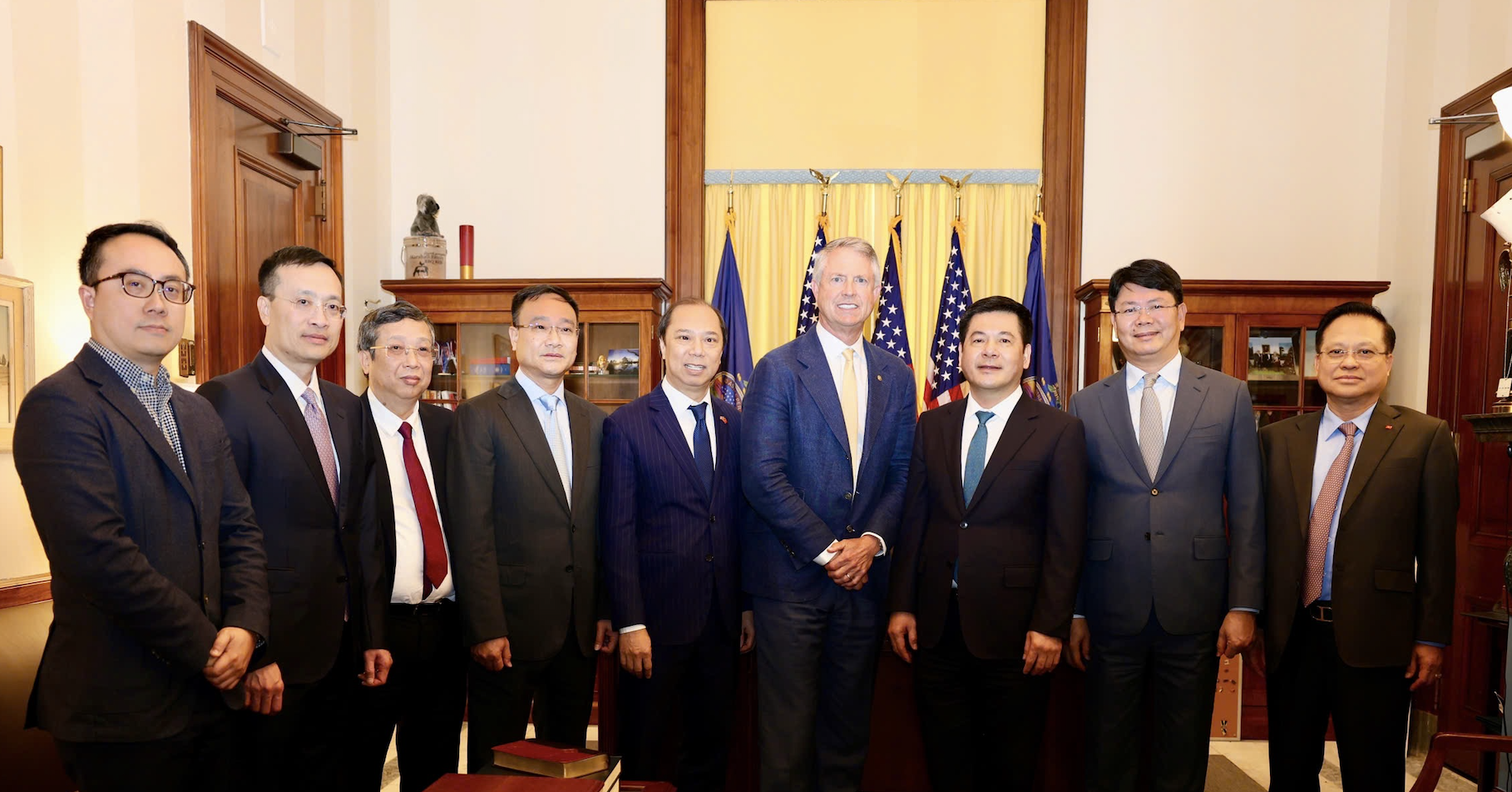 Làm việc với Thượng nghị sĩ Mỹ, Bộ trưởng Công Thương nói gì về mở cửa cho hàng Mỹ?