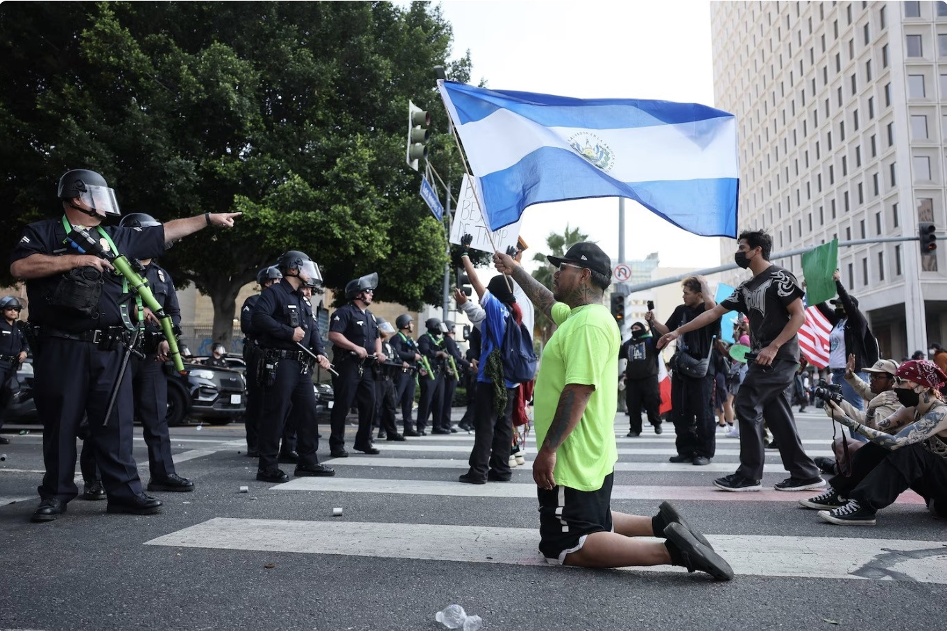 Los Angeles yên bình trở lại sau khi hàng trăm người bị bắt