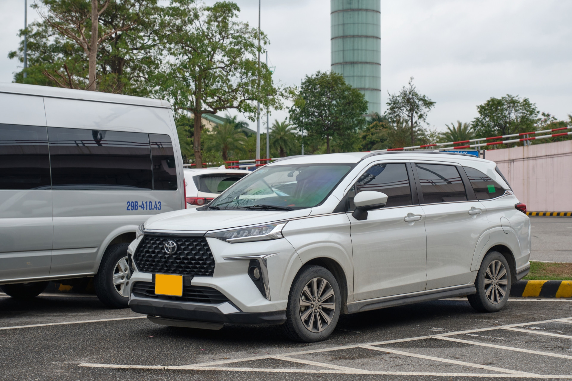 Mua Veloz Cross trong tháng 6, tiết kiệm tới 66 triệu đồng tiền mặt