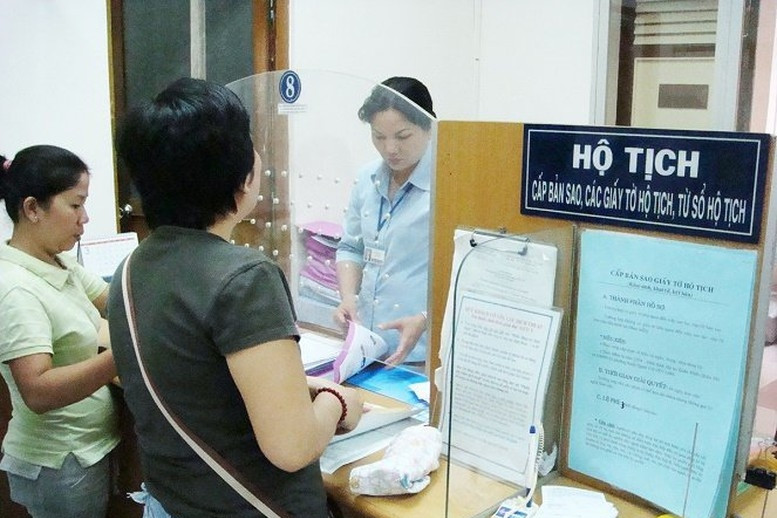 Thẩm quyền UBND cấp xã khi thực hiện thủ tục hộ tịch cho người dân