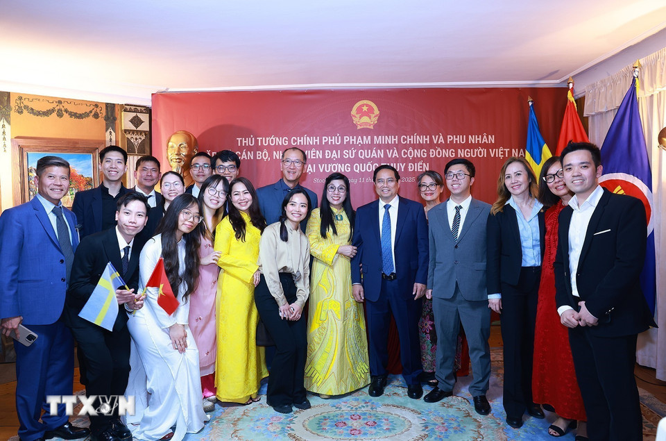 thu tuong gap cong dong nguoi viet nam tai thuy dien 8086769.jpg