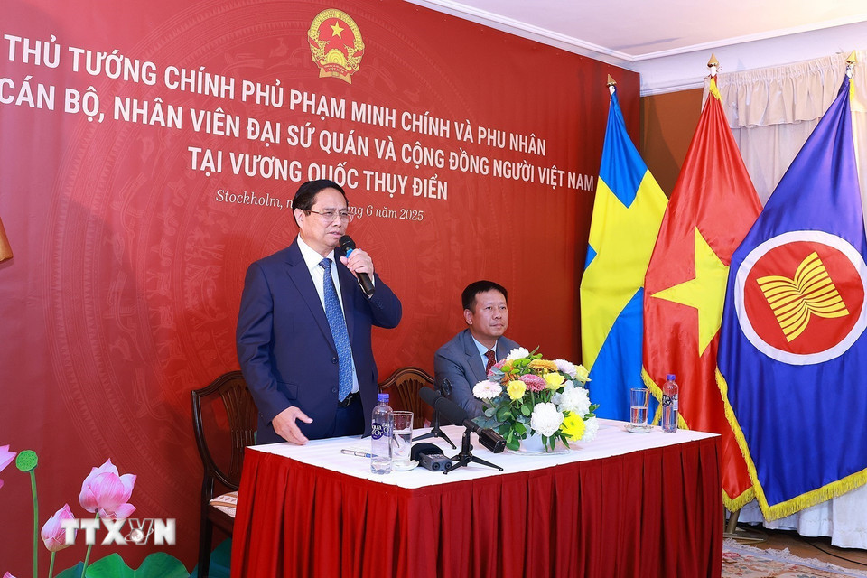 thu tuong gap go cong dong nguoi viet nam tai thuy dien 8086692.jpg