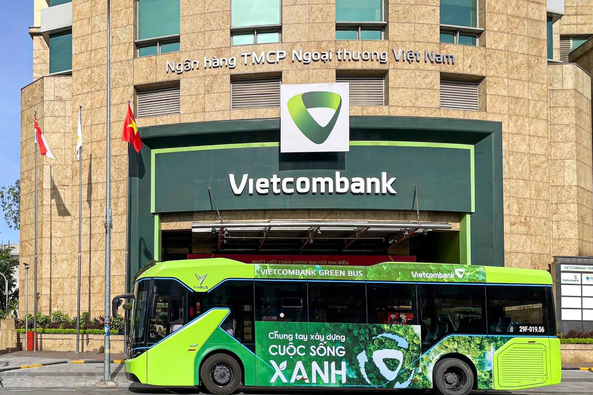 Vietcombank vận hành tuyến xe buýt điện nội bộ, lan tỏa lối sống xanh bền vững