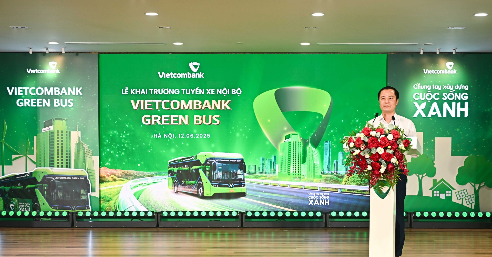 Vietcombank vận hành tuyến xe buýt điện nội bộ, lan tỏa lối sống xanh bền vững
