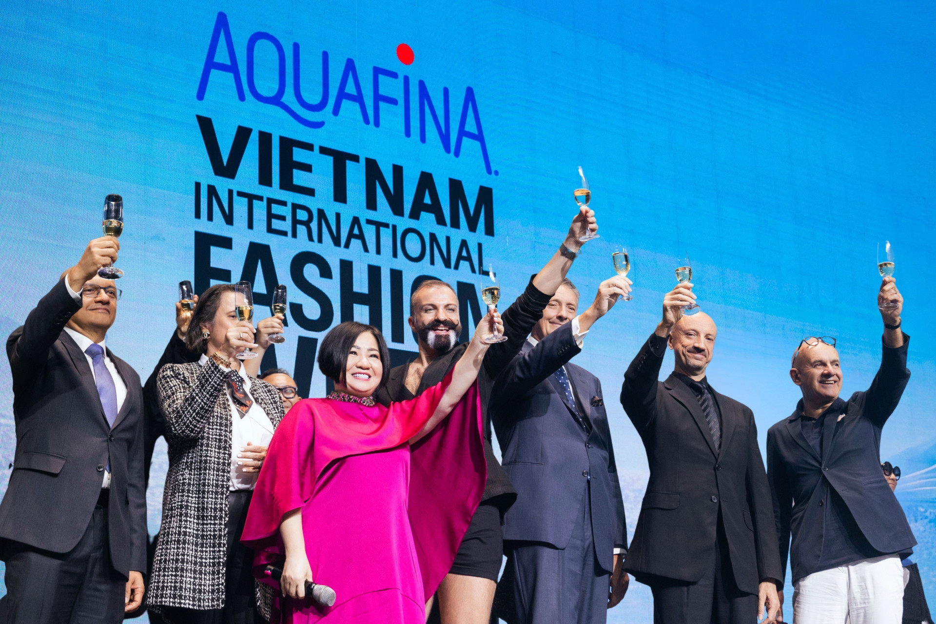 Vietnam International Fashion Week - bệ phóng thời trang Việt ra toàn cầu
