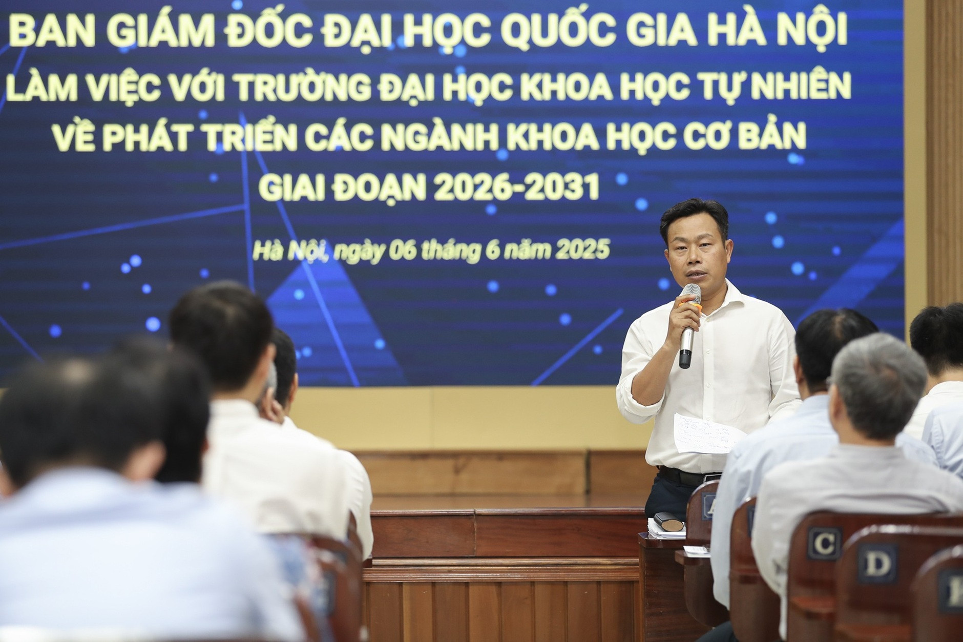 VNU   Ban GD lam viec ve phat trien Khoa hoc co ban (HUS) (18).jpg