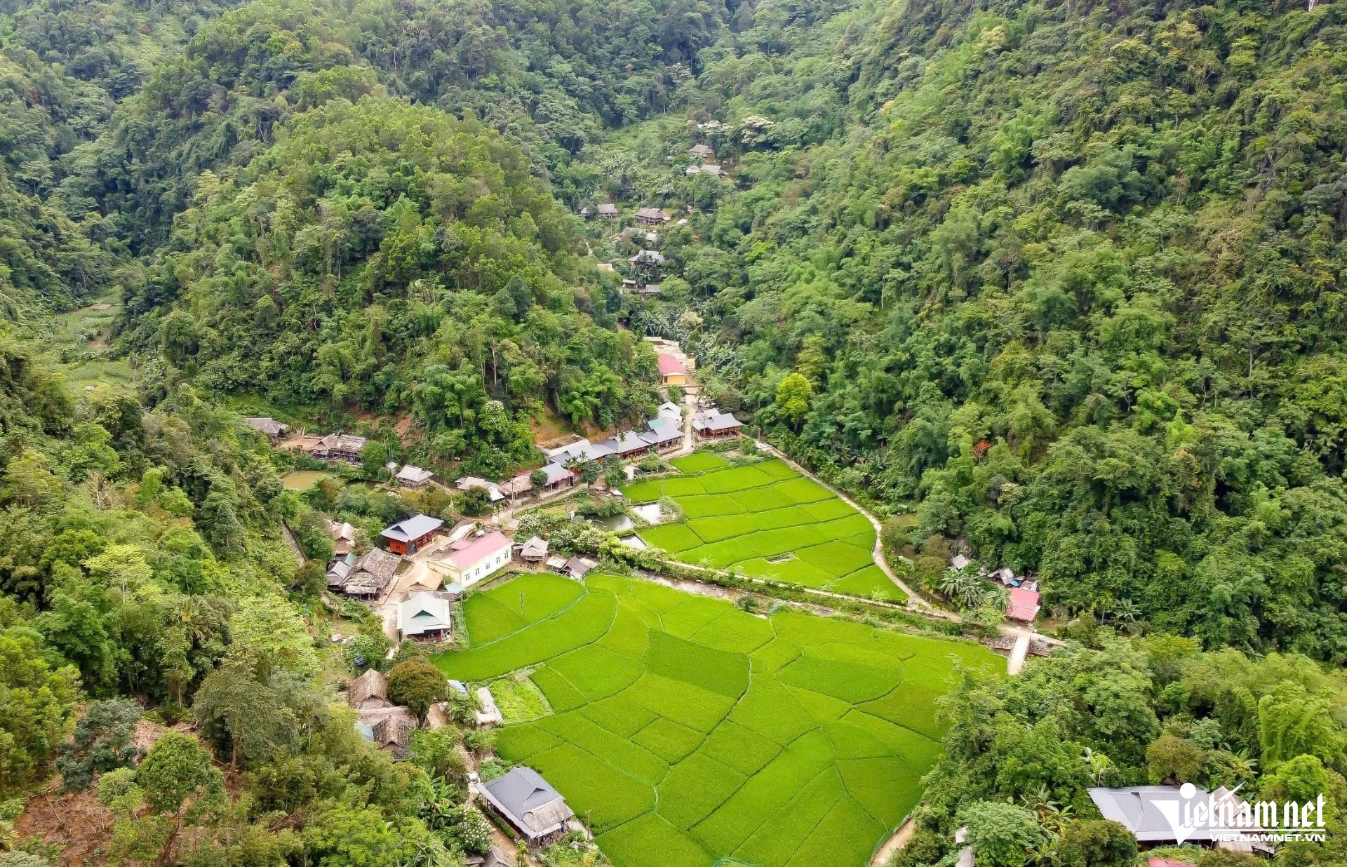 W-1Từ bản làng biệt lập đến phát triển du lịch.jpg