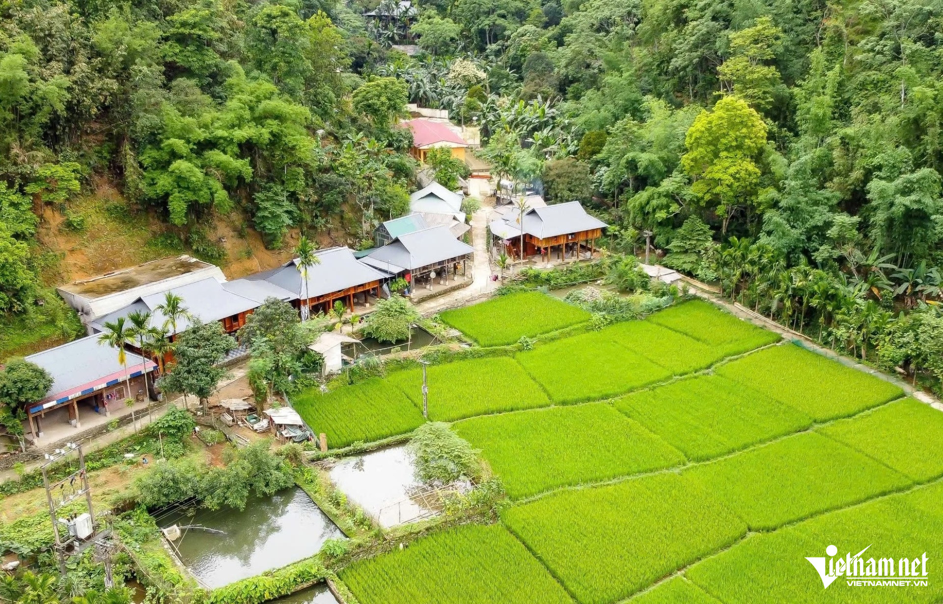 W-2Từ bản làng biệt lập đến phát triển du lịch .jpg