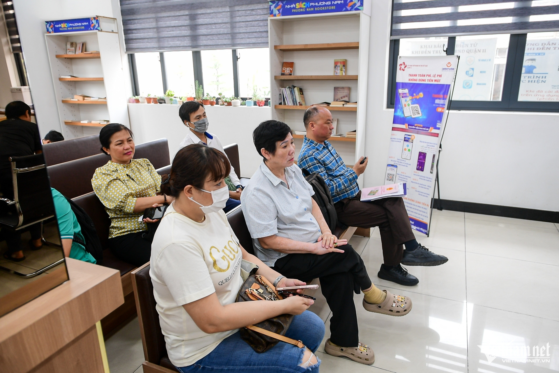 W-thủ tục hành chính TPHCM   Nguyễn Huế 19.jpg