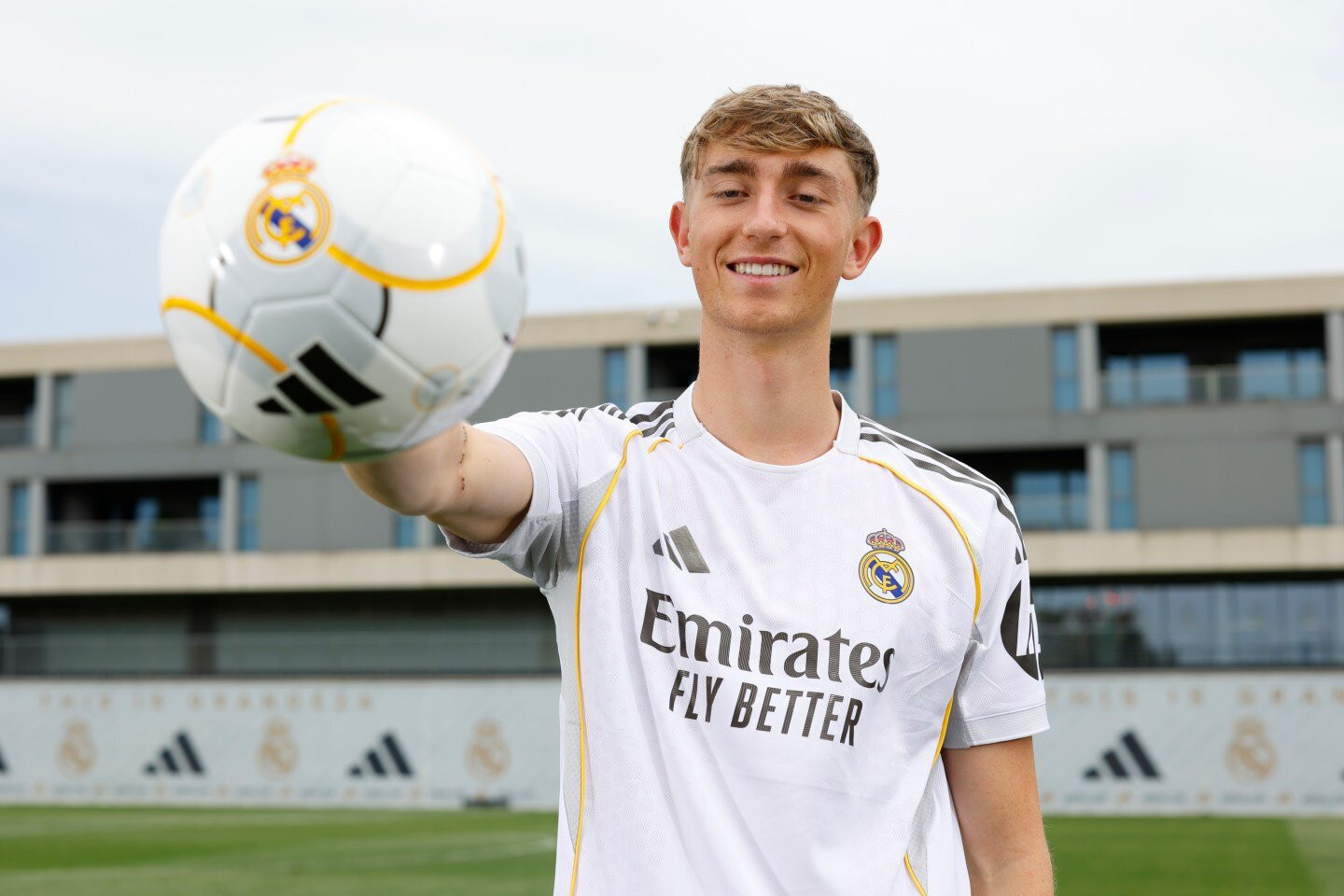 www_thesun_co_uk dean huien new player real 1001940544.jpg