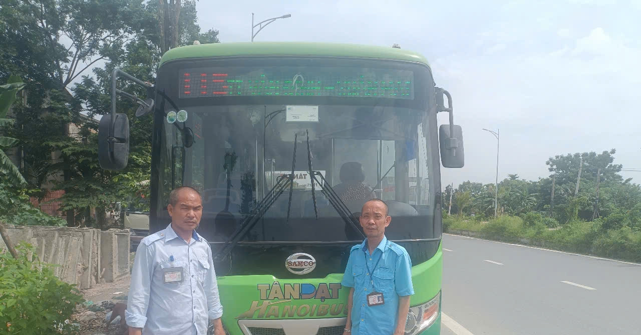 Xe buýt tuyến 115 kịp thời đưa người bị tai nạn giao thông đi cấp cứu