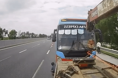Xe container mất lái gây tai nạn thảm khốc trên cao tốc Hà Nội - Hải Phòng