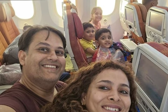 Bức ảnh để lại nỗi đau của vợ chồng bác sĩ trong vụ rơi máy bay ở Ấn Độ