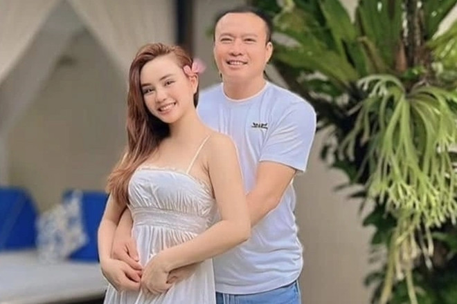 Ca sĩ Vy Oanh 'tái xuất' trẻ trung, sống viên mãn bên chồng doanh nhân