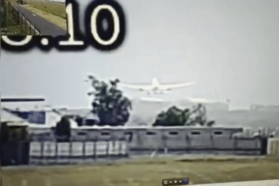 Cận cảnh máy bay Ấn Độ cất cánh trước khi rơi làm hơn 260 người thiệt mạng