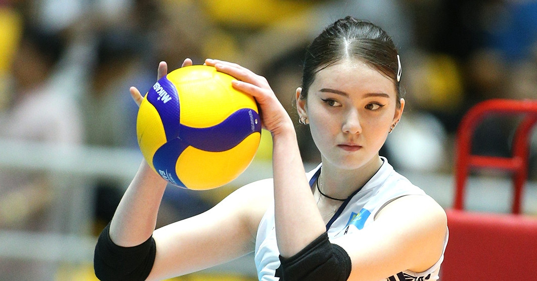 Chân dài bóng chuyền Kazakhstan gây sốt ở Hà Nội