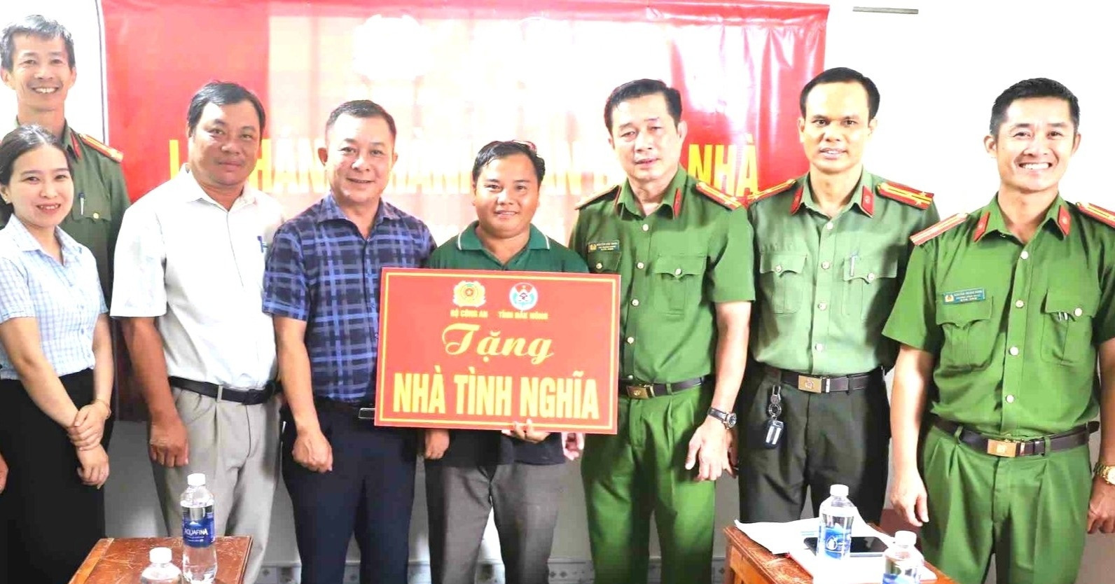 Công an Đắk Nông bàn giao 13 căn nhà tình nghĩa tại 2 xã khó khăn