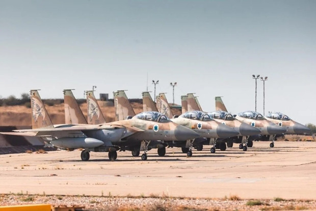 Israel tấn công phủ đầu, nhiều tiếng nổ lớn rung chuyển Iran