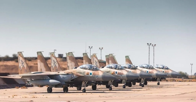 Israel tấn công phủ đầu, nhiều tiếng nổ lớn rung chuyển Iran