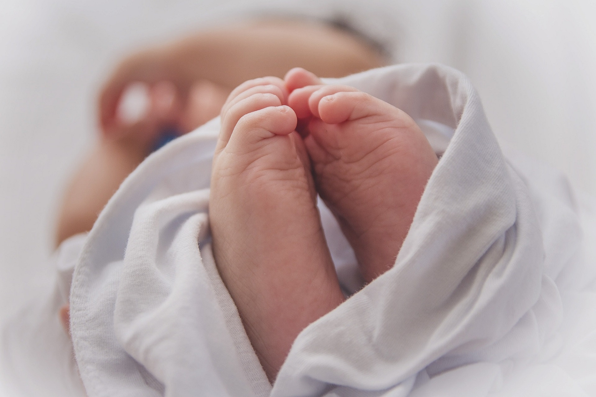 Kỷ luật nữ giáo viên vì sinh con thứ 3: Luật sư nói gì?