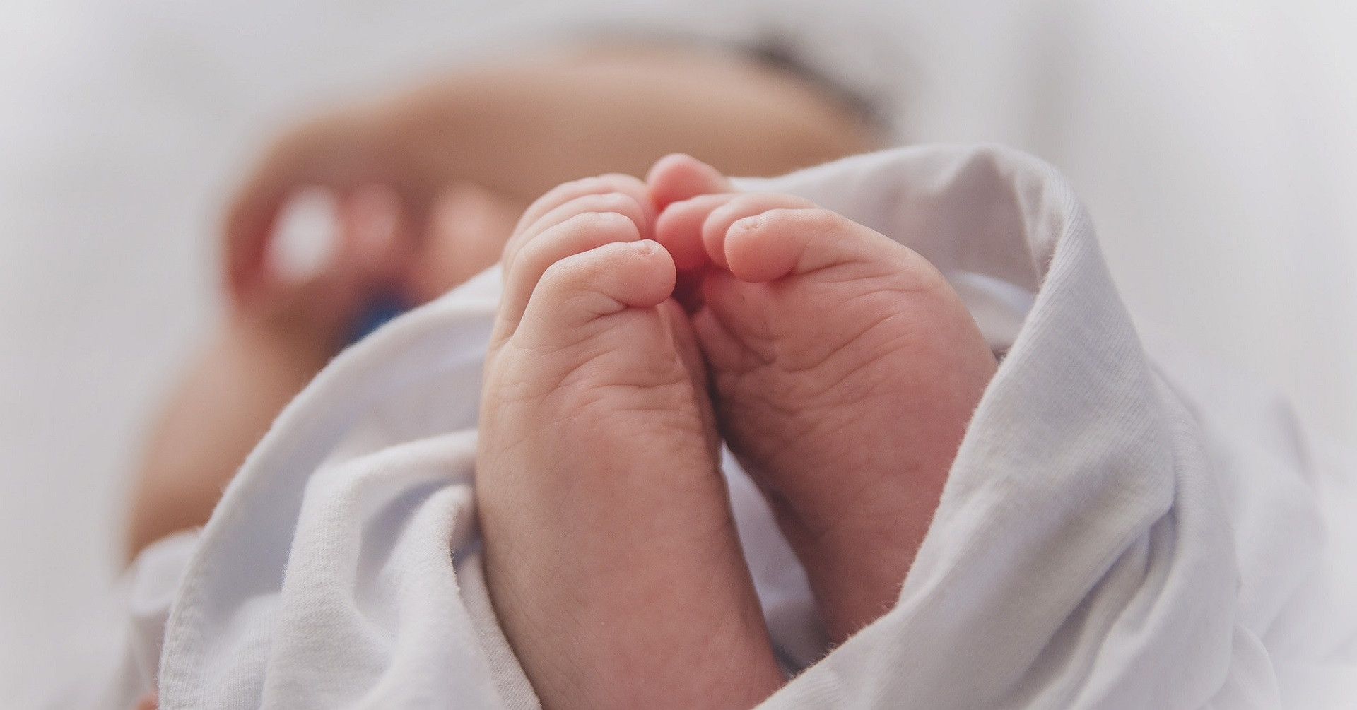 Kỷ luật nữ giáo viên vì sinh con thứ 3: Luật sư nói gì?