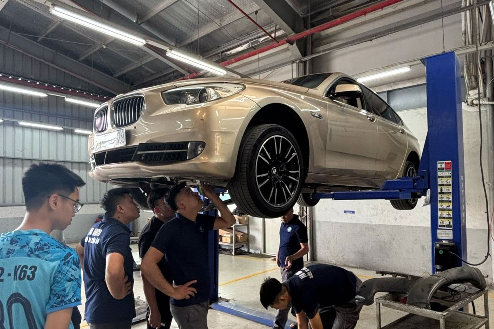 Làm sao để nhận biết một chiếc xe cũ đã từng bị tai nạn?