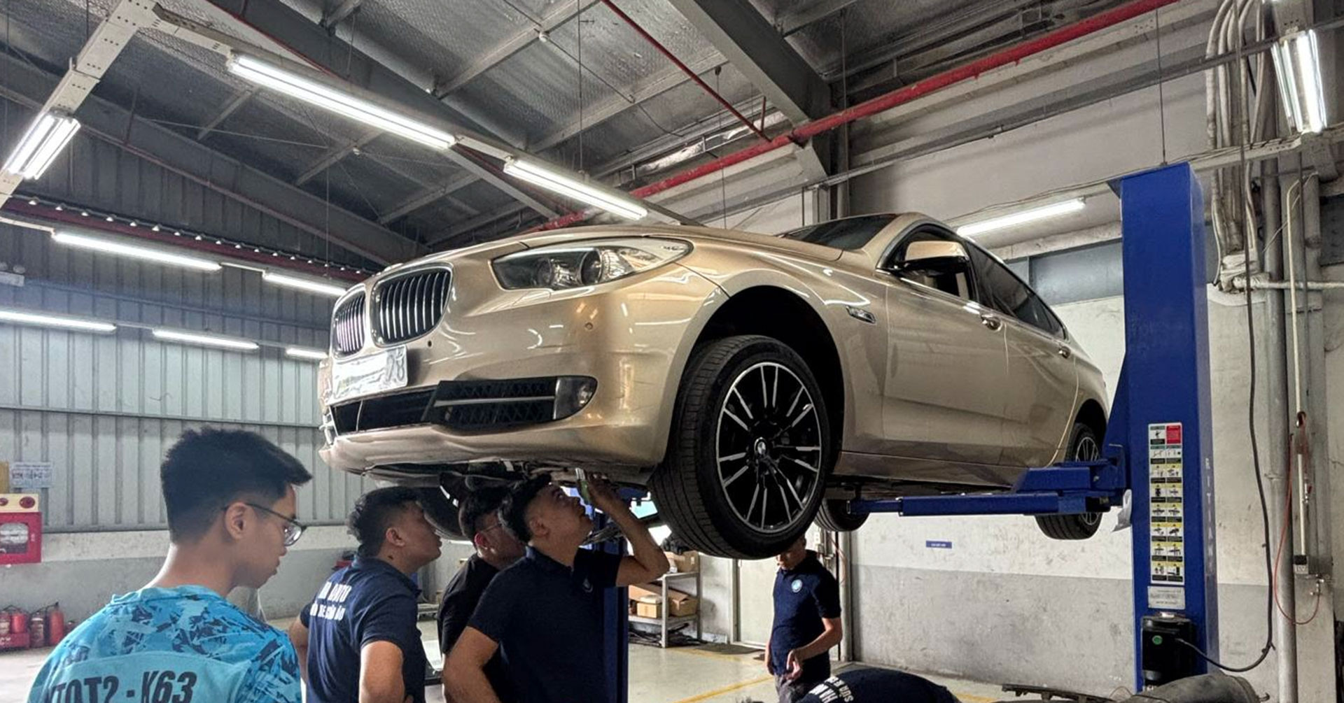 Làm sao để nhận biết một chiếc xe cũ đã từng bị tai nạn?