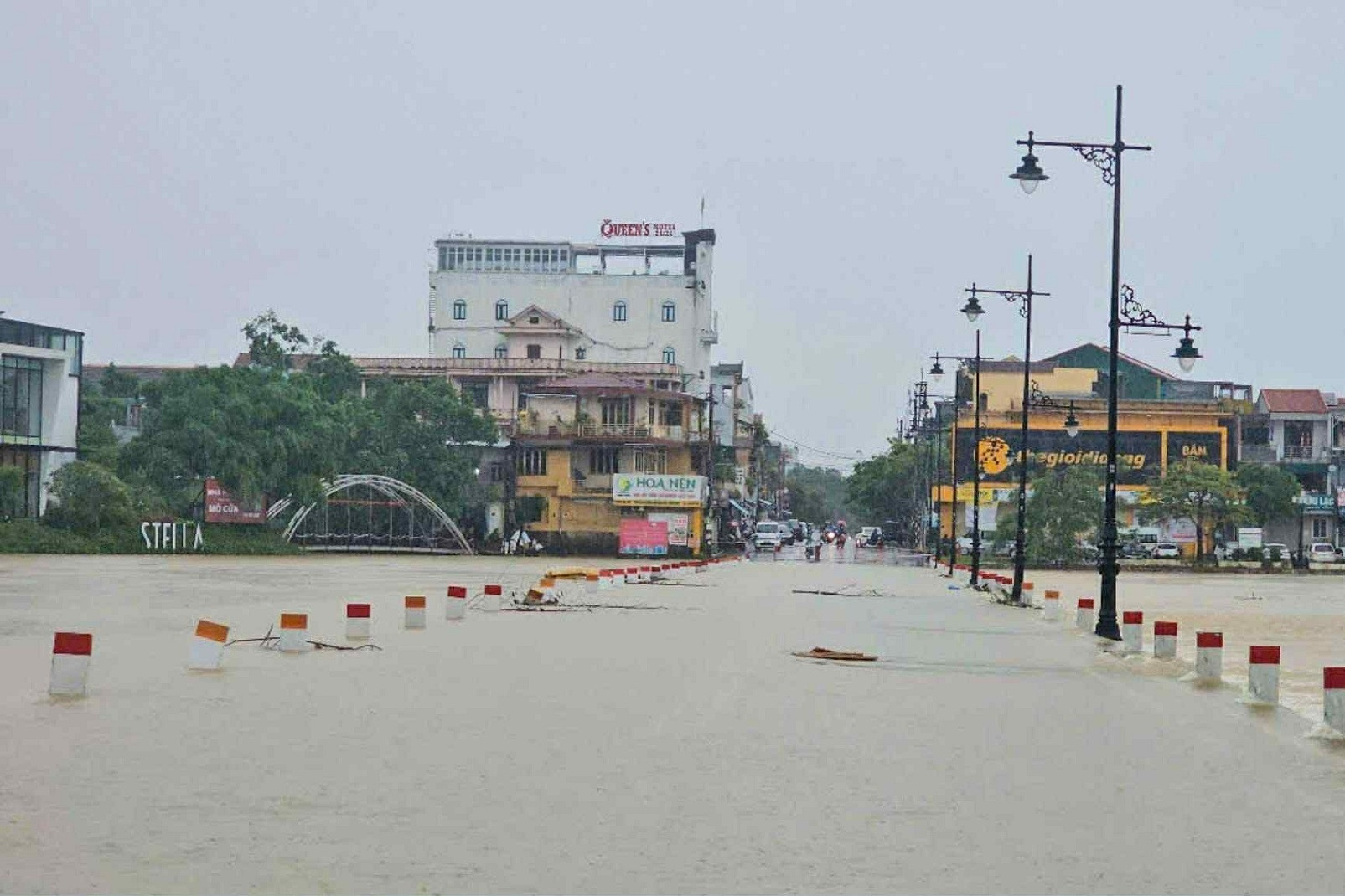 Mưa lũ chưa từng thấy giữa tháng 6 ở miền Trung, thời tiết còn 'dị thường'