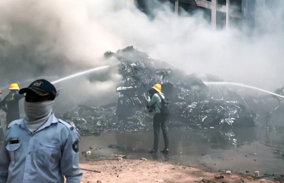 Nữ hành khách thoát chết trong vụ rơi máy bay Ấn Độ vì tắc đường đến muộn