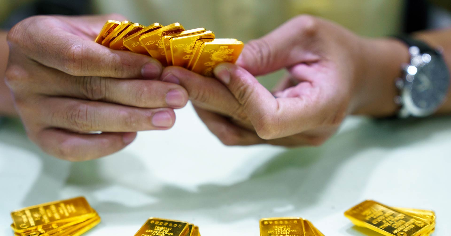 Sau thanh tra, Ngân hàng Nhà nước muốn mua bán vàng từ 20 triệu đồng phải chuyển khoản