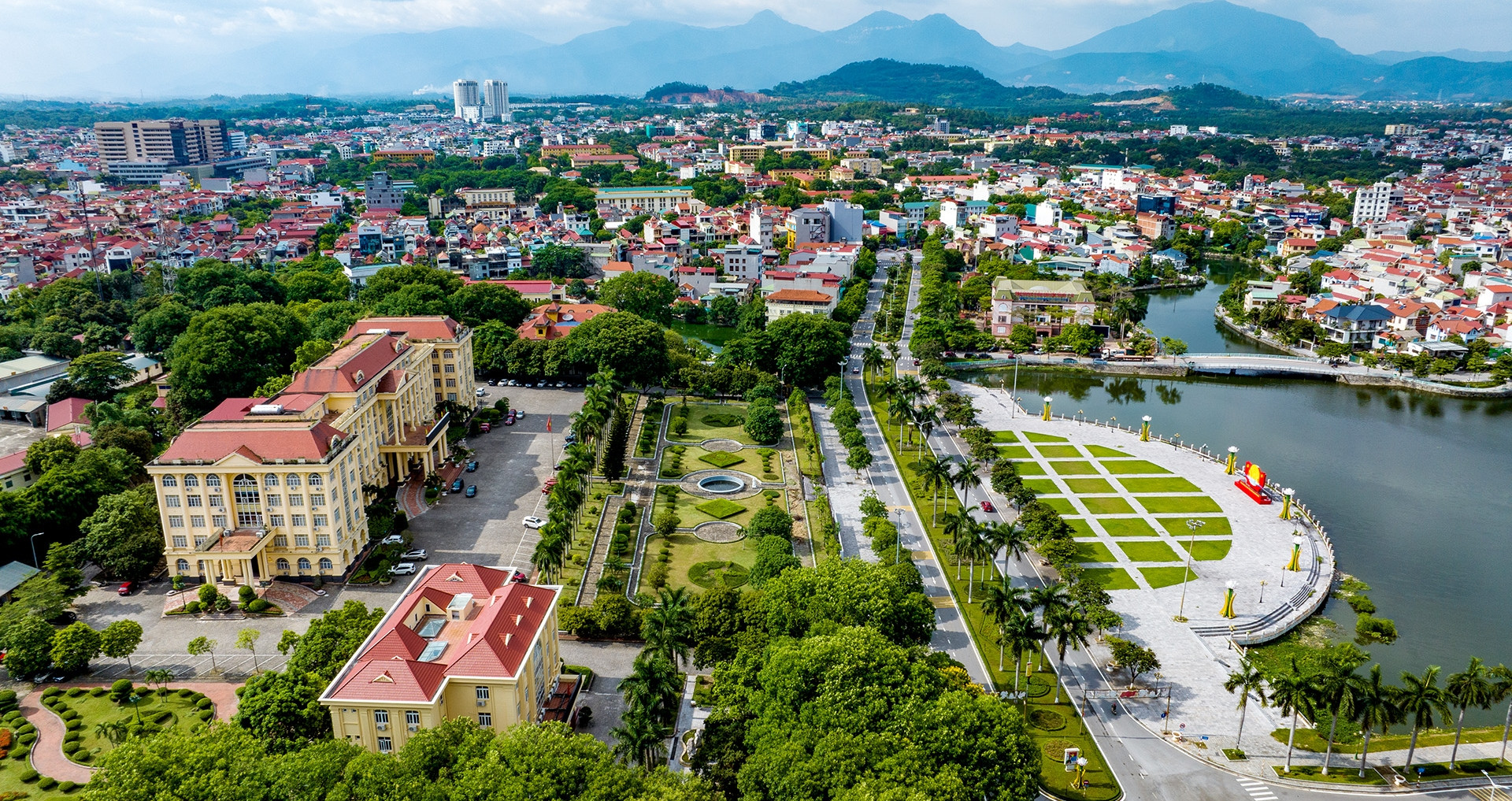 Sửa Hiến pháp: Lý do không thể giữ các thành phố, thị xã thuộc tỉnh như cấp cơ sở