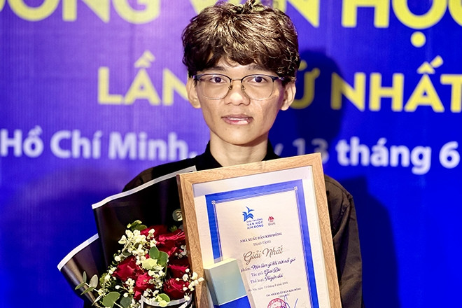 Tác giả sinh năm 2000 vỡ òa khi đoạt Giải thưởng Văn học Kim Đồng