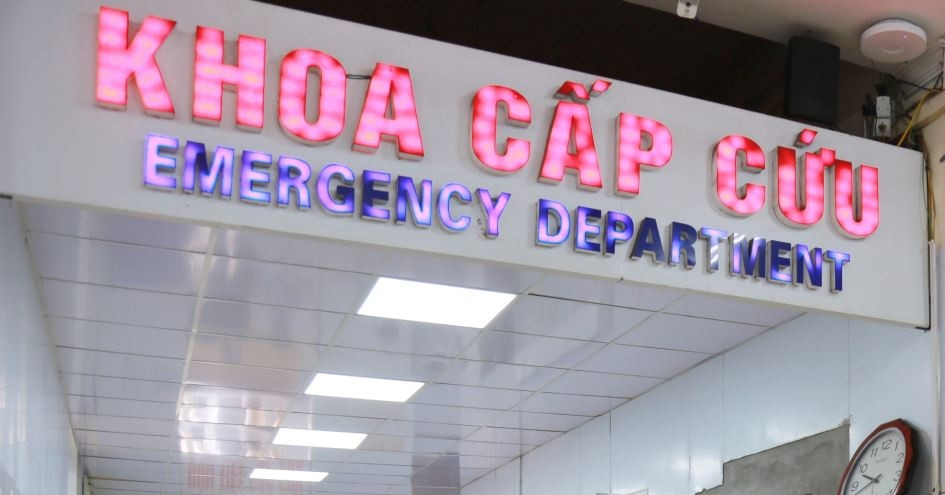 Thiếu niên 16 tuổi cấp cứu với vùng kín đau đớn dữ dội