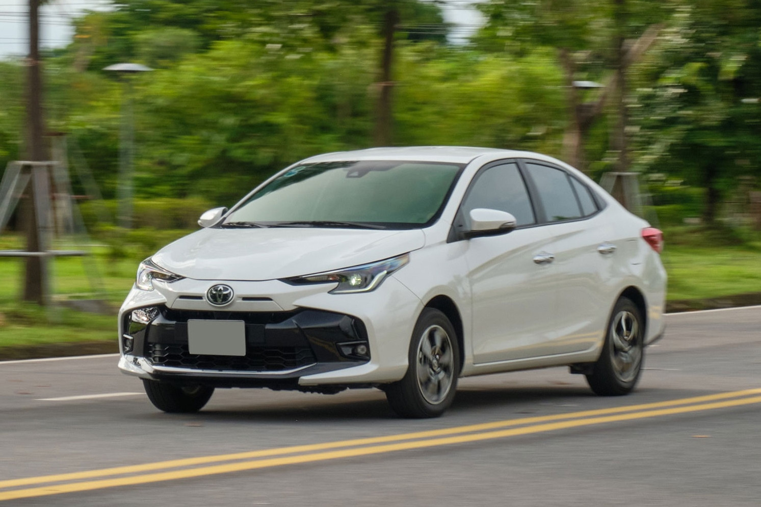 Top xe sedan giá rẻ bán chạy tháng 5: Toyota Vios lấy ngôi vương của Honda City