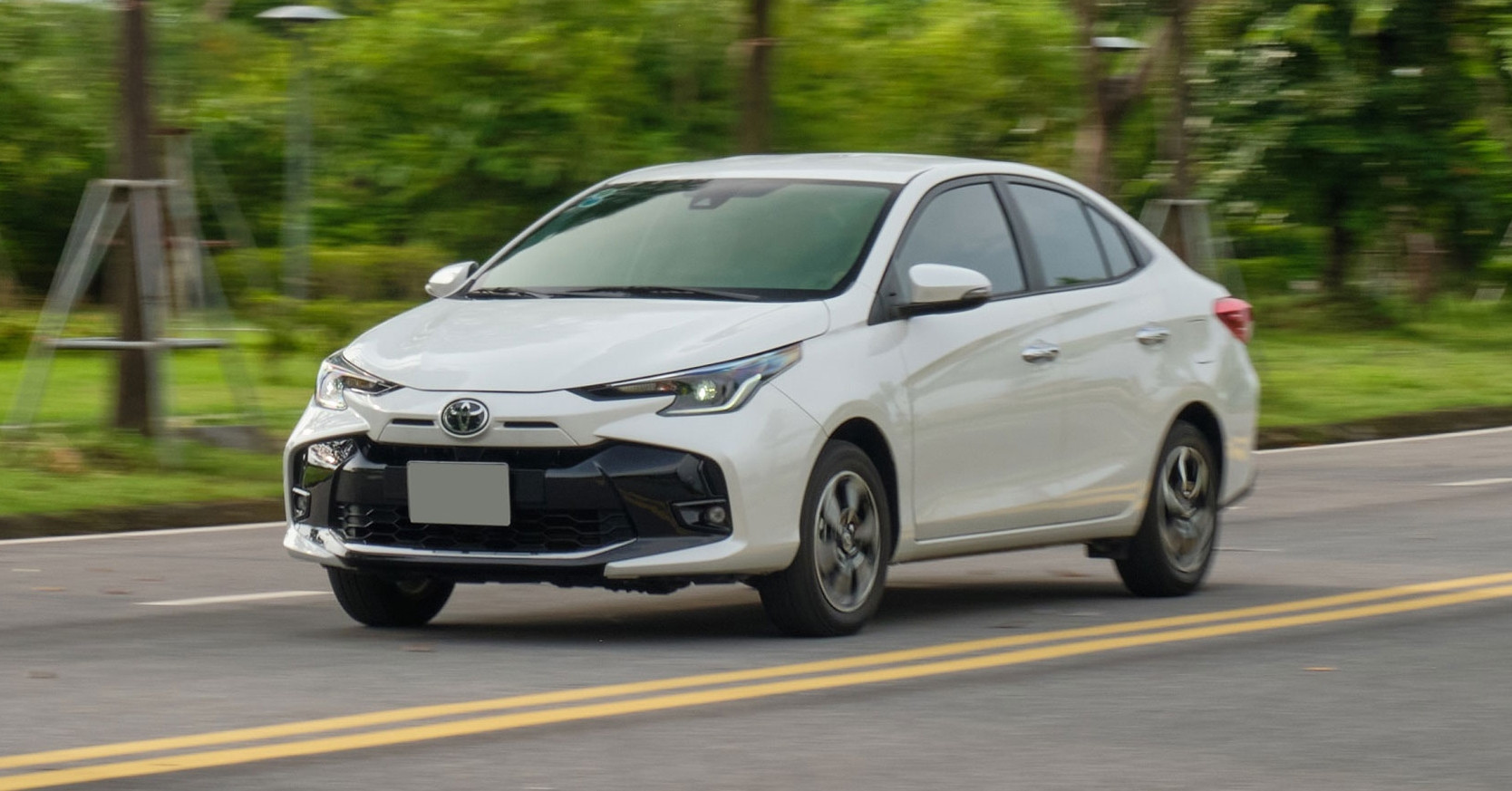 Top xe sedan giá rẻ bán chạy tháng 5: Toyota Vios lấy ngôi vương của Honda City
