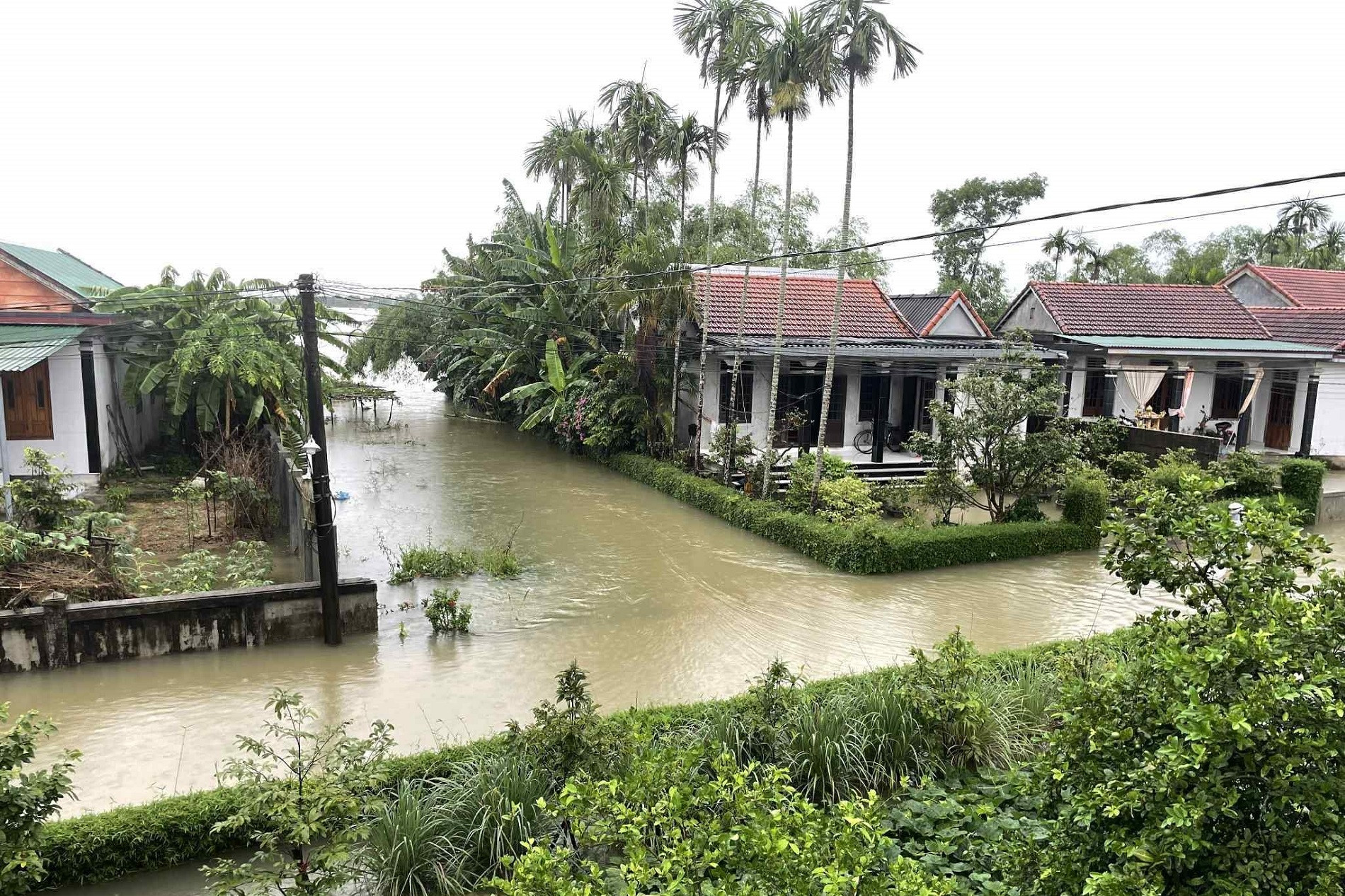 TP Huế: Lũ cuốn làm 2 anh em ruột tử vong, ghe chở 6 người bị lật