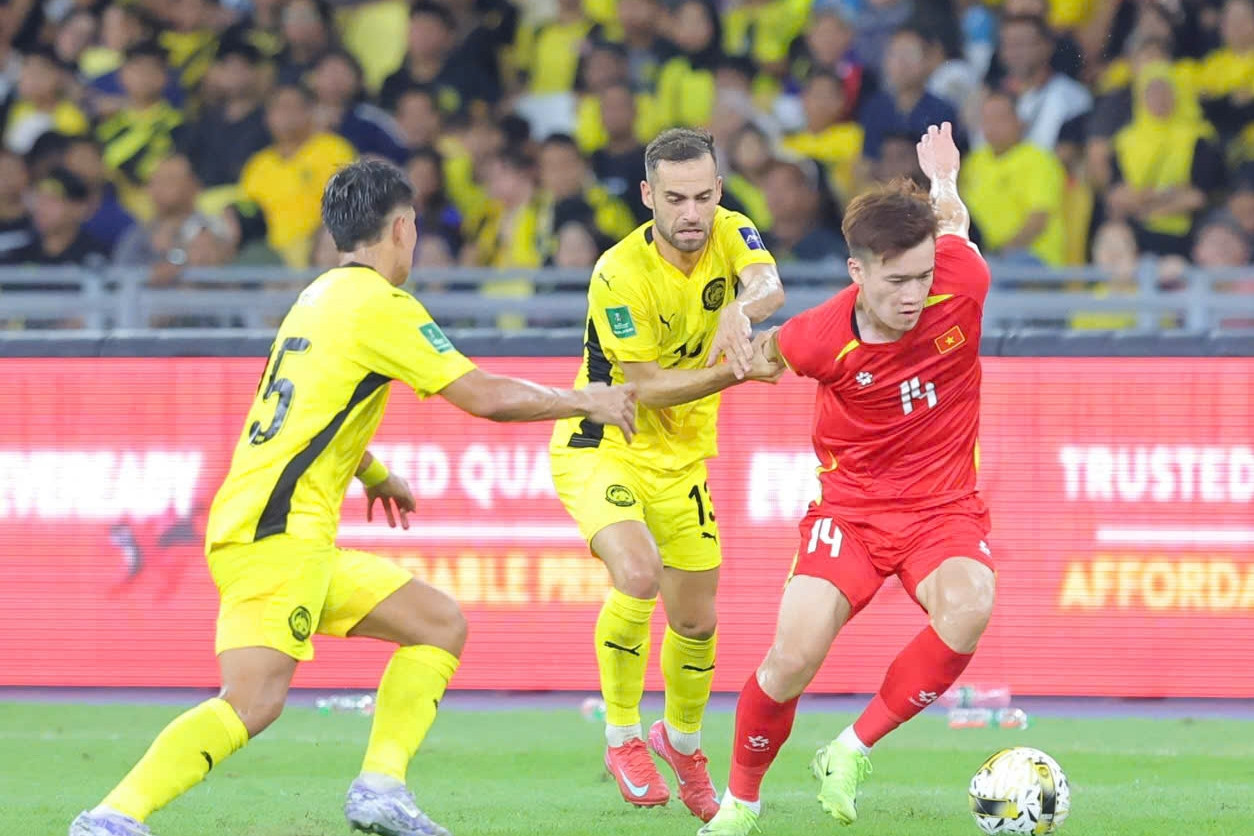 Tuyển Việt Nam: Nhập tịch không phải lối đi bền vững