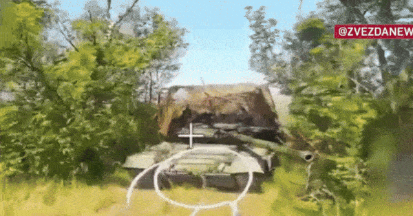 Video UAV cảm tử Nga bắn cháy xe tăng T-72 của Ukraine giữa rừng cây