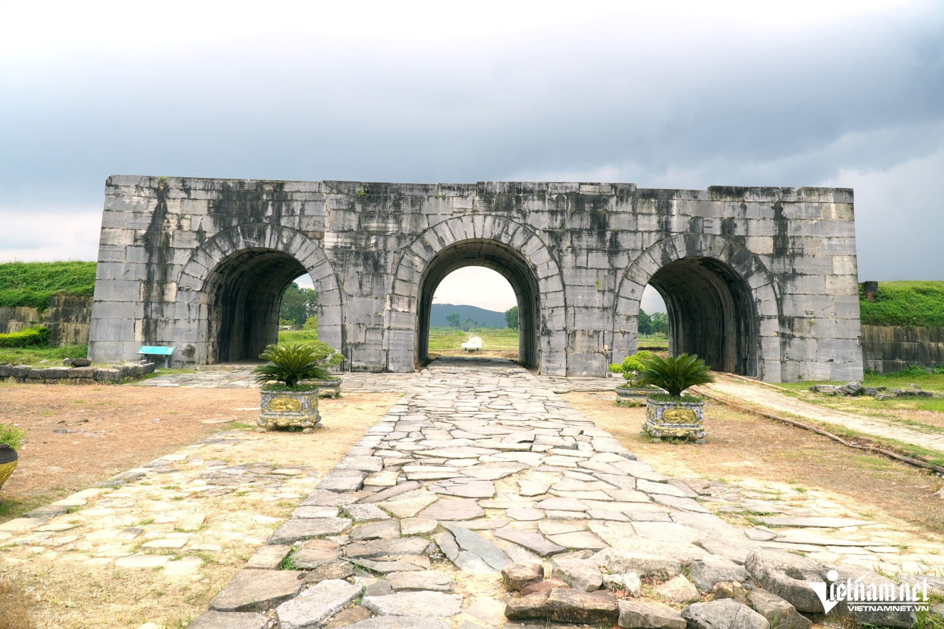 W-a1Gia cố 16 đoạn tường thành nhà Hồ bị sạt.JPG.jpg