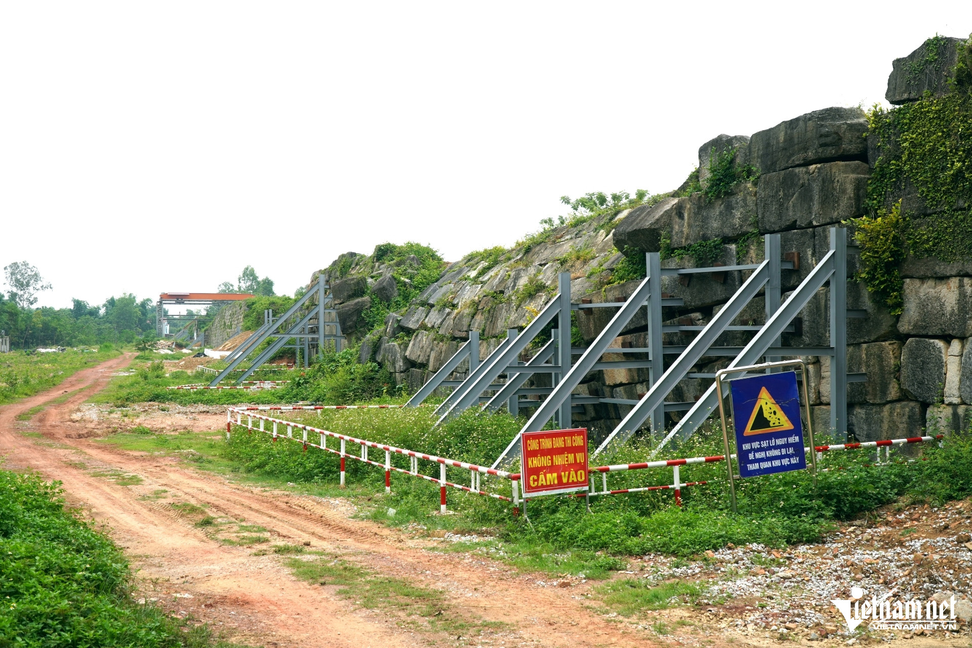 W-a2Gia cố 16 đoạn tường thành nhà Hồ bị sạt.JPG.jpg